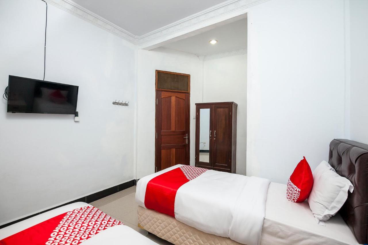 Oyo 1520 Hotel Kartini Tarutung Exterior foto