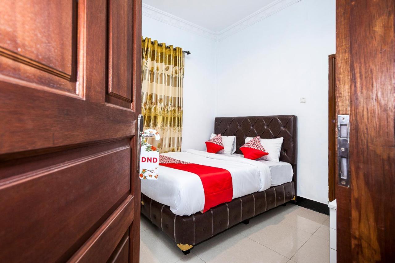 Oyo 1520 Hotel Kartini Tarutung Exterior foto